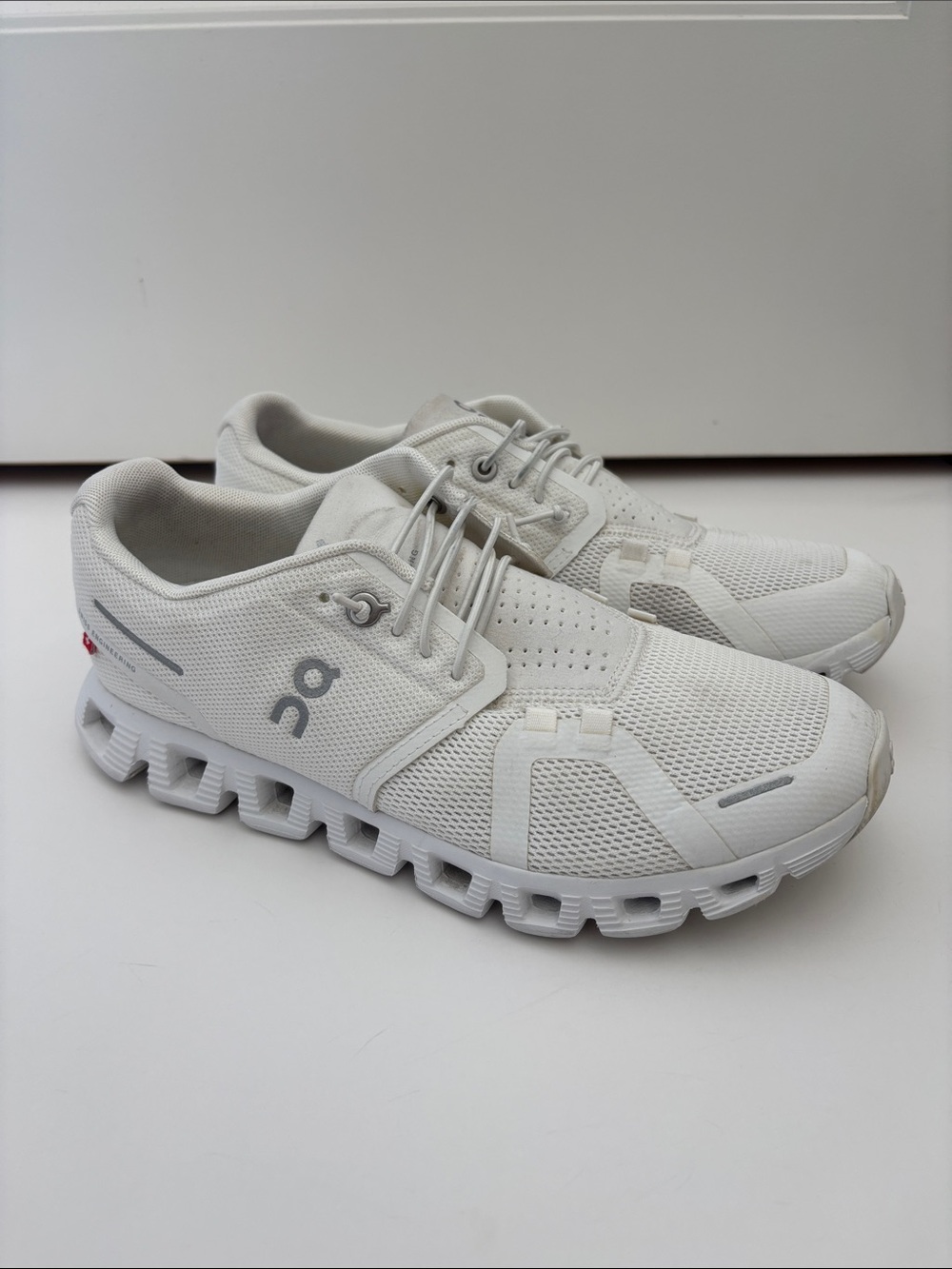 On Clouds White Womens Size 7.5 Athletic Running Walking Comfort Sneakers Shoes